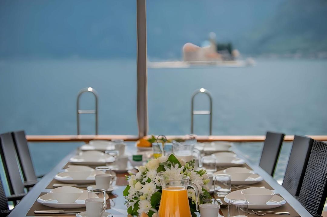Alfresco Dining