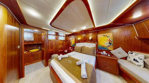 Comfortable 6-Cabin Layout